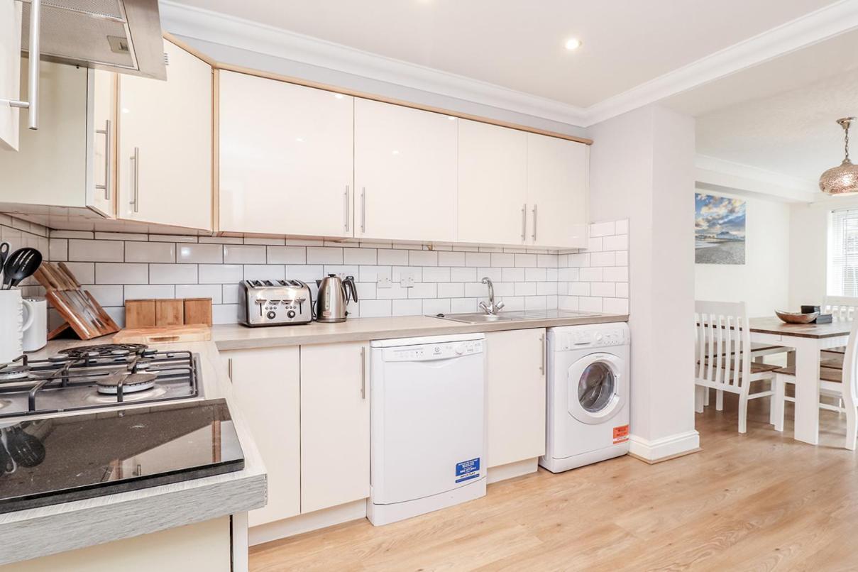 3 Queens Gardens Sea View Apartment Истбурн Экстерьер фото